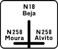 I2c — Pré-aviso gráfico de interseção de nível: tem inscritos os destinos referidos a cada uma das direções do esquema gráfico, bem como a identificação das vias que lhes estão associadas, podendo conter sinais verticais