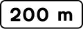 Modelo 1a — Distância: destina-se a indicar o afastamento de um local ou zona de perigo ou ainda o início do local em que se aplica a prescrição a que se refere o sinal