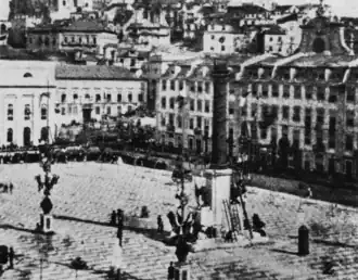 Coluna evocativa temporária erigida aquando do casamento de D. Luís I, 1862.