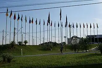 Praça das Bandeiras, localizada na cidade Guapiaçu
