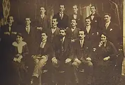 Professor Gustavo Pires de Andrade entre outros professores da Escola de Odontologia e Farmácia.