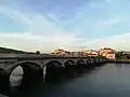 Ponte do Burgo e o bairro do mesmo nome ao fundo