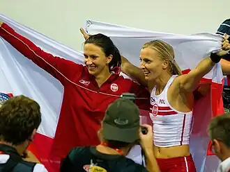 As polonesas Anna Rogowska e Monika Pyrek campeãs do salto com vara.