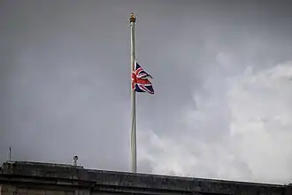 Uma bandeira a meio mastro