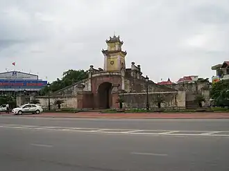 Antigo portão da cidadela de Quang Binh em Dong Hoi