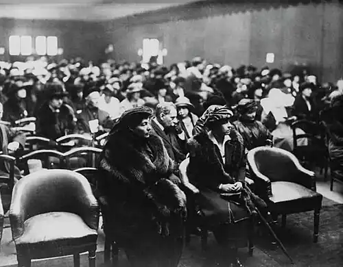 Fotografia da Rainha Natália e Ruzica Oreskovic, sua dama de companhia e melhor amiga, em Paris, no início do século XX