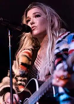 Cantora e compositora norte-americana.