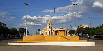 Praça da Matriz e, ao fundo, a Igreja de Santa Luzia