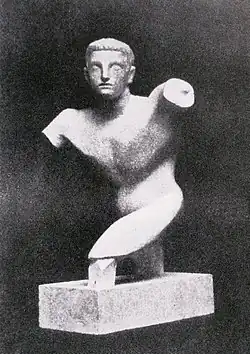 Raymond Duchamp-Villon, 1910–11, Torse de jeune homme (Torso de um jovem), terracota, 60,4&nbsp;cm (23 3/4 pol.), Cartão postal do Armory Show, publicado em 1913. Hirshhorn Museum and Sculpture Garden, Smithsonian Institution, Washington, D.C.