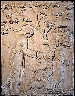 Relevo do século II, provavelmente parte da decoração de uma fonte, representa a alimentação do jovem Zeus por uma figura feminina em cena campestre. Em exibição nos Museus Vaticanos