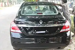 Traseira do Renault Scala indiano.