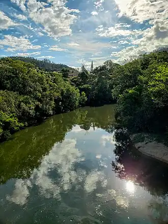 Rio Braço do Norte ao centro do município