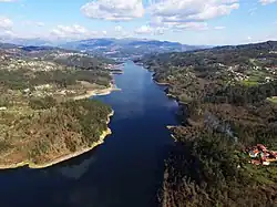 Rio Vouga a banhar as margens de Ribeiradio