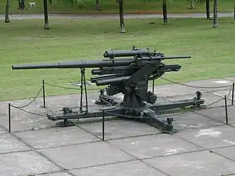 Bateria antiaérea 'FlaK 36' diante da entrada do Memorial aos Pracinhas da II Guerra Mundial no Rio de Janeiro.