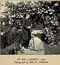Robert Hugh Benson em seu jardim, 1911. Do livro Memorials of Robert Hugh Benson (Memoriais de Robert Hugh Benson)
