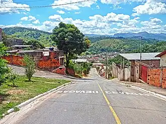 Rua Ubá no alto do bairro Ana Malaquias com o Centro-Sul visível ao fundo