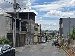 Rua Seringueiras no interior do bairro