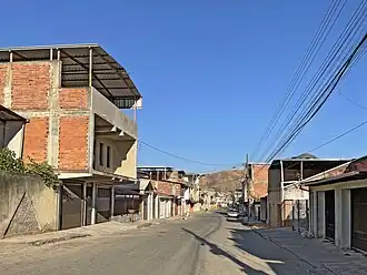 Rua Sebastião Alves de Andrade no interior do bairro Sílvio Pereira I