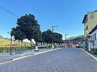 Rua Joaquim Amâncio, via principal do distrito.