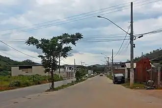 Rua no interior do bairro Jardim Primavera