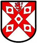 5 rustros—argento; em um sautor gules cinco rustros argento, no chefe um leão rampante do segundo (gules)—Dalrymple de Woodhead, Escócia