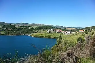 São Fins e troço da albufeira da Barragem de Cambedo, na Freguesia de Pondras