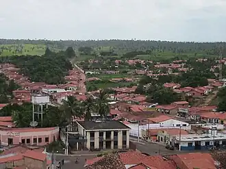 Foto de São Luís Gonzaga do Maranhão com destaque ao prédio da antiga prefeitura