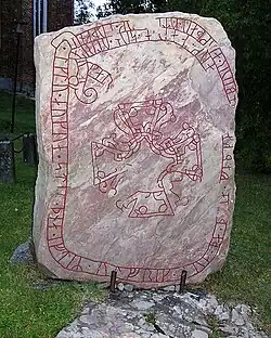 Pedra rúnica Sö 280 na Catedral de Strängnäs