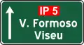 I2e — Pré-aviso gráfico para colocação sobre a via: tem inscritos os destinos referidos à direção da seta, bem como a identificação das vias que lhes estão associadas, podendo conter sinais verticais