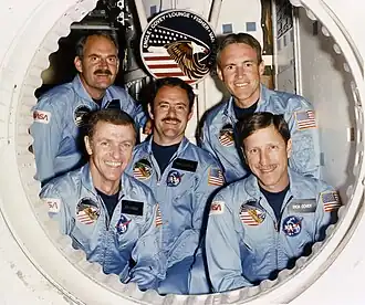 Atrás: van Hoften, Lounge e Fisher Frente: Engle e Covey