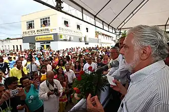 Cardeal da Silva em 30 de julho de 2009, durante a comemoração do 47º aniversário de emancipação do município. À direita, Jaques Wagner, então governador da Bahia, na entrega de obras. Ao fundo, a agência do Banco do Brasil