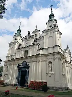 Basílica de Santa Ana, frontão