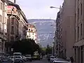 O Salève visto de uma rua de Genebra,