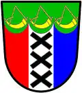 3 saltoréis—Tripartido por pala, gules,argento e azure, o argento carregado com três sautoréis em pala,sable; em um chefe invocado de três peças vert, três polvarins [amarrados] or—Oosthuysen, RSA