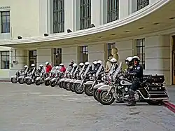 Oficiais da Divisão de Motocicleta da SFPD nas motocicletas Harley-Davidson Road King em Treasure Island (Divisão de Tráfego)