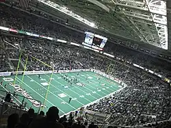 Interior na configuração para futebol americano de arena