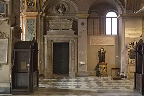 Saída para a praça de Bramante