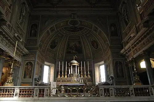 Abside e o altar-mor