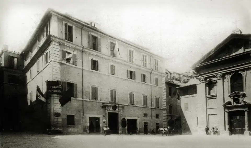 Imagem da igreja antes da demolição.