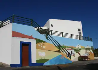 Arte mural em casa de Santa Bárbara de Padrões