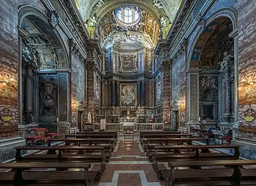 Vista do interior ricamente decorado