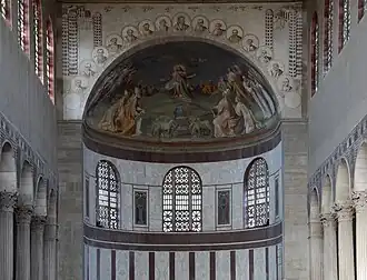 Afresco na abside e o arco triunfal