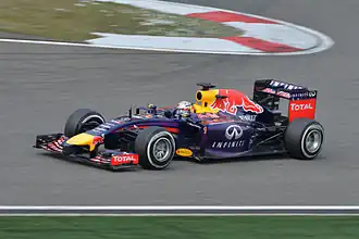 Sebastian Vettel pilotando o RB10 no GP da China de 2014.