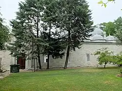 Exterior da madraça (localizada no lado norte do complexo)