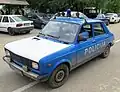 Carro de patrulha Zastava Yugo Skala 55C da polícia sérvia.