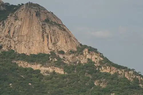 Cume: Área de preservação e ponto religioso.