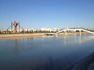 Margem do canal Xavate em Urguenche