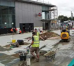 Depois: o edifício de substituição está quase concluído em 2008