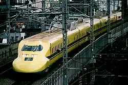 Um Doctor Yellow da série 700