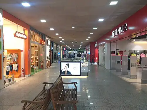 Interior do Shopping Jequitibá